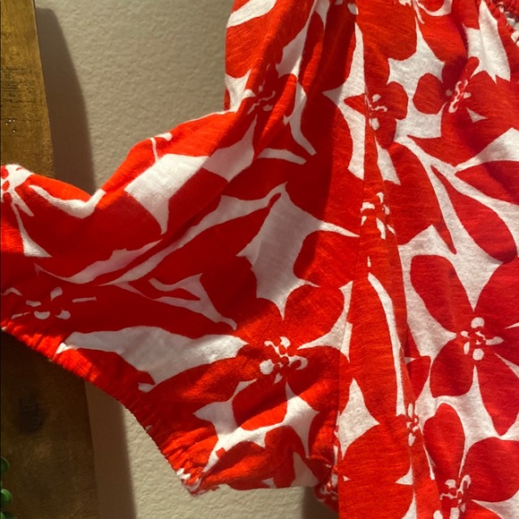 LOFT Red and White Ruffled Pulmeria floral Blouse - Picture 4 of 5